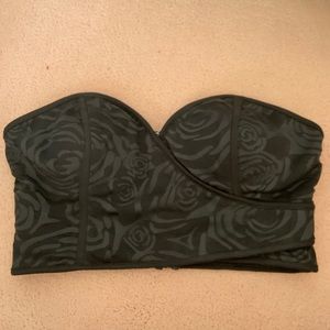 bebe Tops - Bebe Rose patterned sweetheart neck crop top bebe Tops - Bebe Rose patterned sweetheart neck crop top